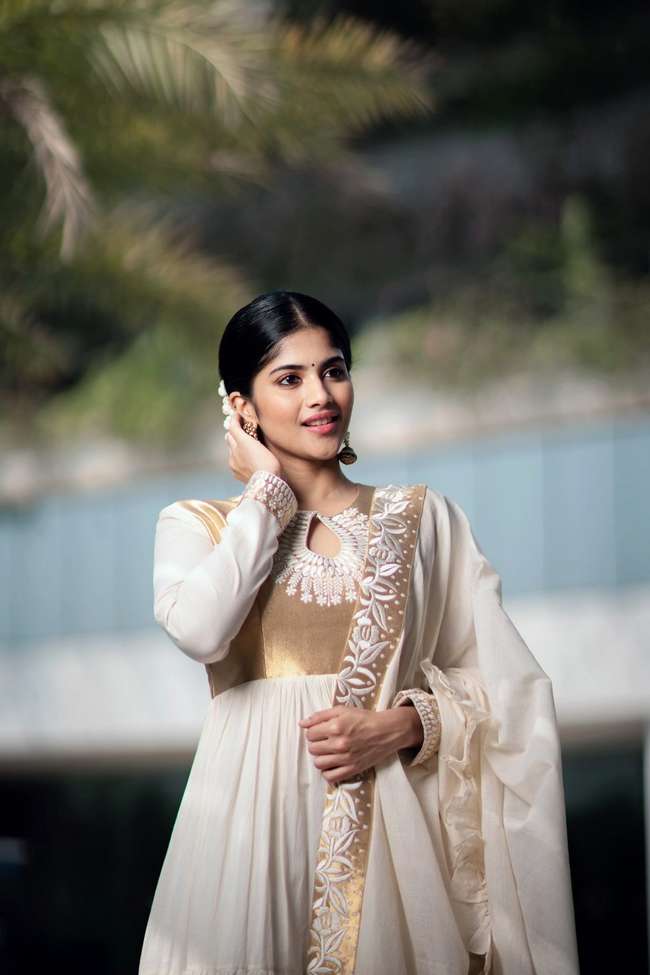 Actress Megha Akash New Stills